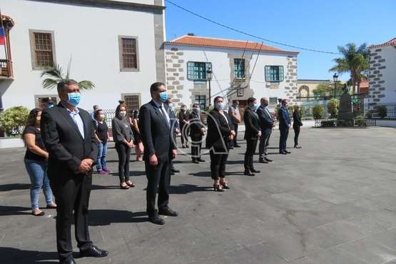 Telde guarda un emotivo minuto de silencio por las víctimas del Covid-19 (Foto TA)